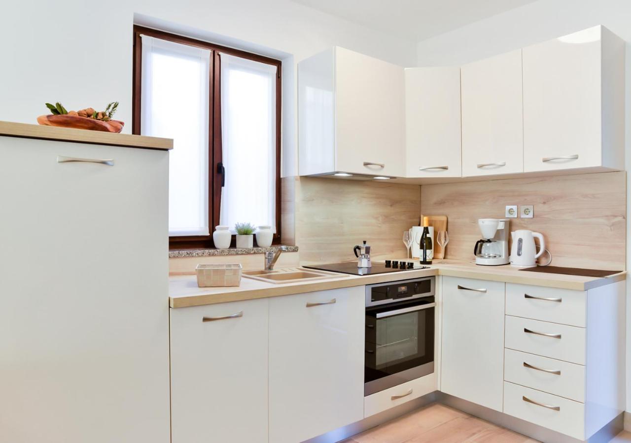 Apartments Villa Rosi 乌马格 外观 照片
