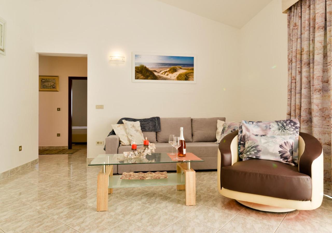 Apartments Villa Rosi 乌马格 外观 照片